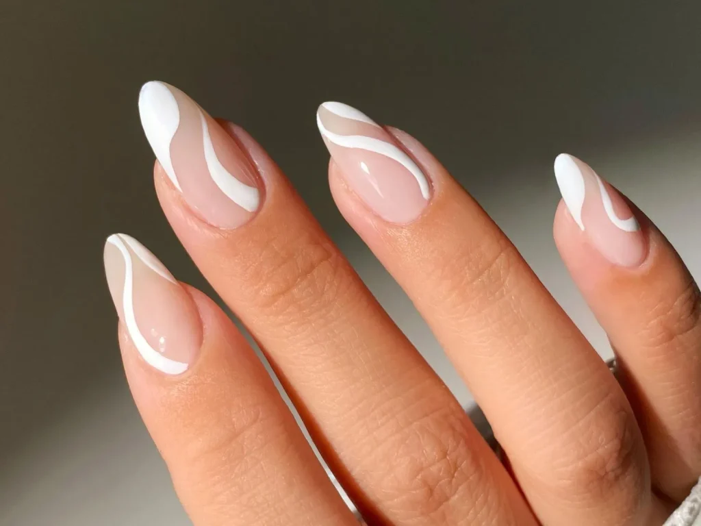 Protez Tırnak Uygulayıcısı​